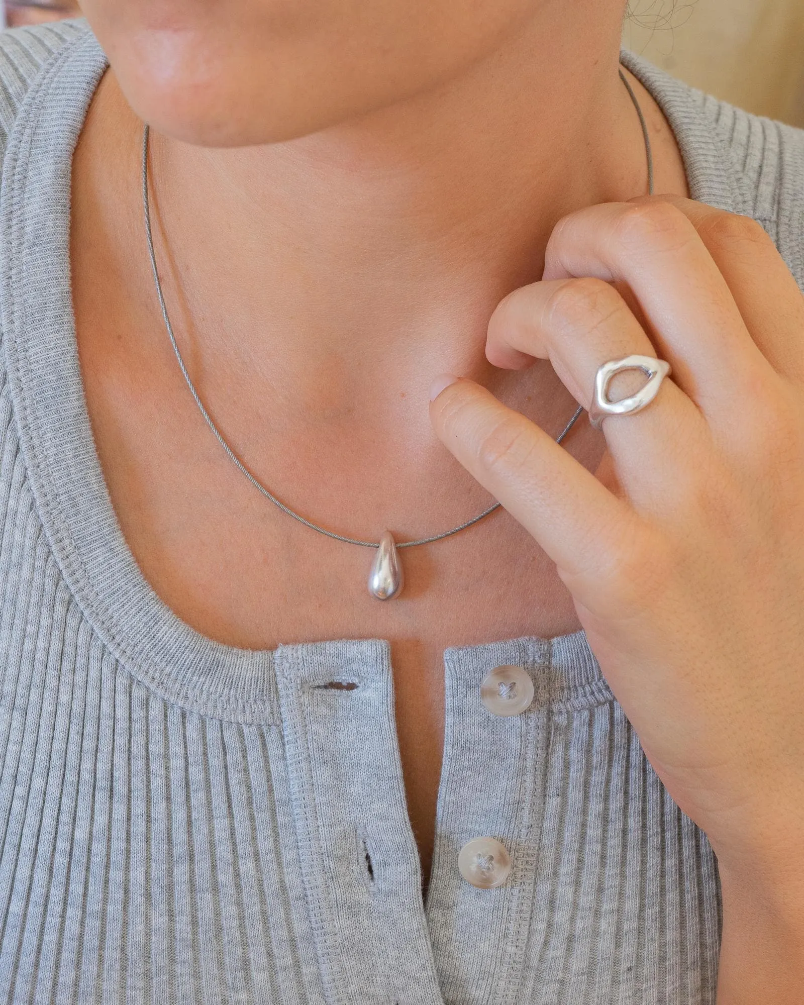 Silver Bold Drop with Wire Collar Necklace