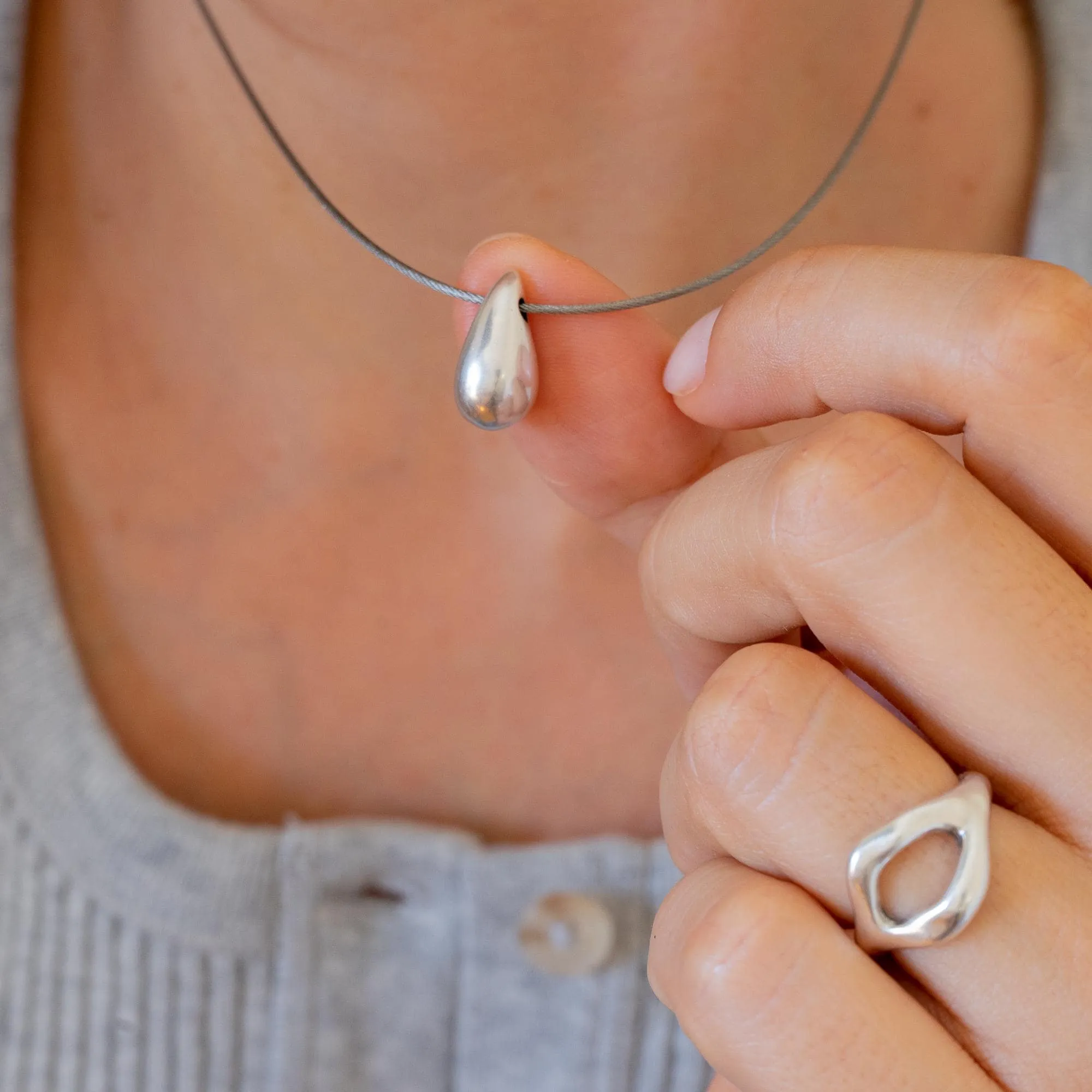 Silver Bold Drop with Wire Collar Necklace