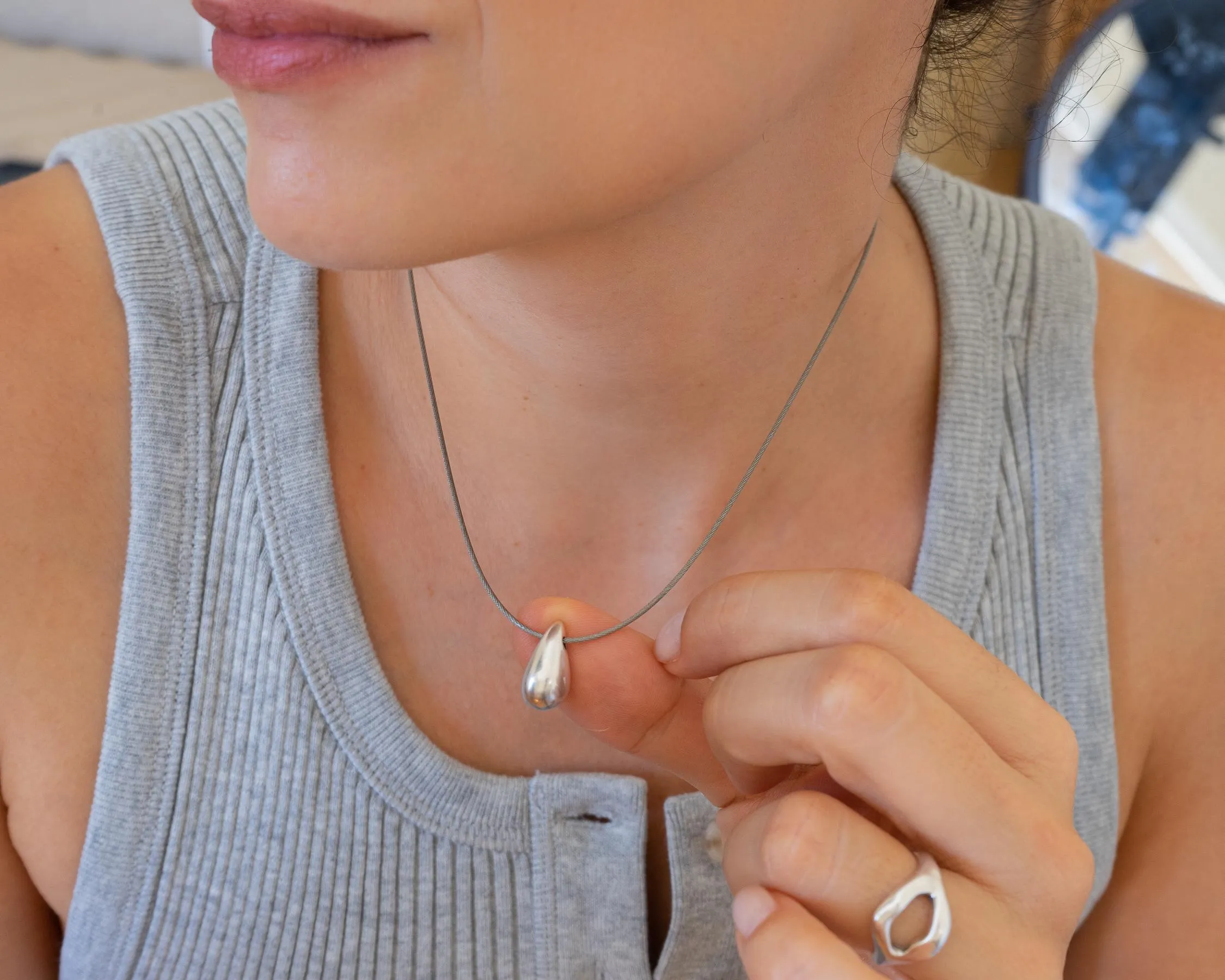 Silver Bold Drop with Wire Collar Necklace